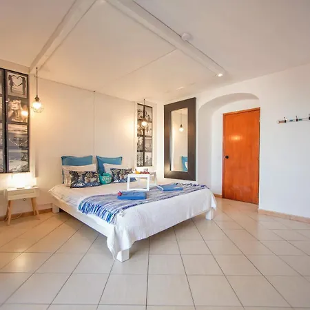 - Center, Walk To The Beach, Old Town, Oura Strip, Location