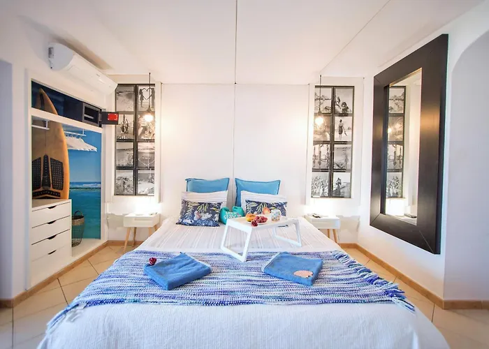 - Center, Walk To The Beach, Old Town, Oura Strip, Location *