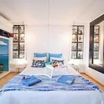- Center, Walk To The Beach, Old Town, Oura Strip, Location *