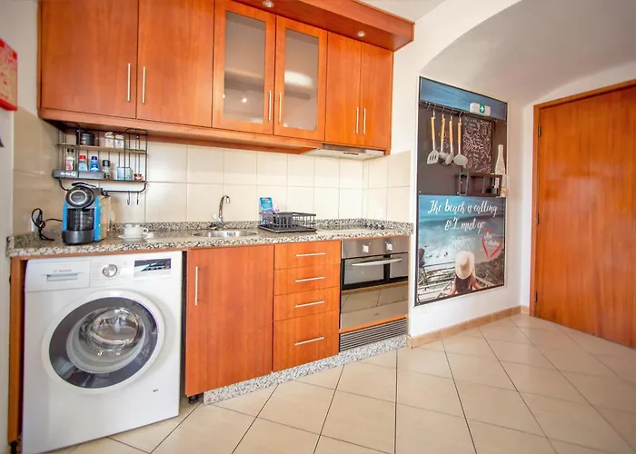 - Center, Walk To The Beach, Old Town, Oura Strip, Location *